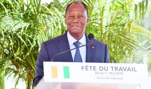 Alassane Ouattara, ce matin avec les travailleurs au palais de la présidence, à l'occasion de la fête du travail