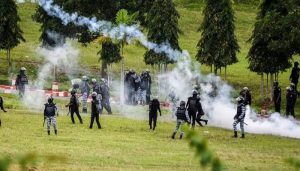 Les policiers ont usé de gaz lacrymogène, pour disperser des militants de la Fesci, dans les jardins de l'université de Cocody
