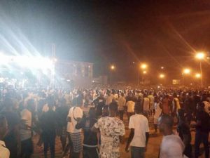 Une foule immense était présente pour un ultime hommage à Dezy Champion