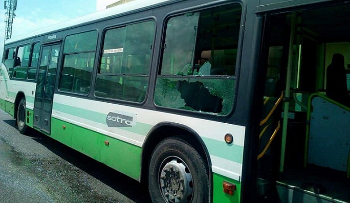 Un bus de la Sotra caillassé sur le campus de Cocody
