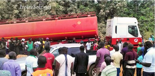 Une curieuse obstruction de la voie menant à Gagnoa a contraint des militants du PDCI à se frayer une autre voie, pour se rendre au meeting