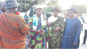 Siandou Fofana en compagnie des chefs Niabouas