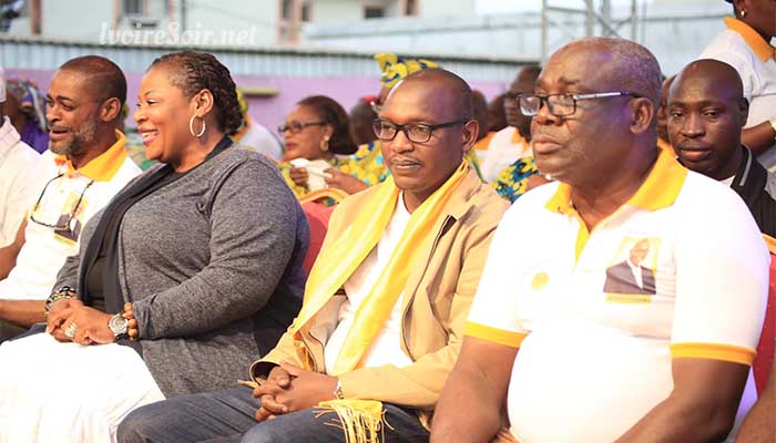 Souleymane Touré et des membres de son équipe