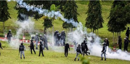 Les policiers ont usé de gaz lacrymogène, pour disperser des militants de la Fesci, dans les jardins de l'université de Cocody