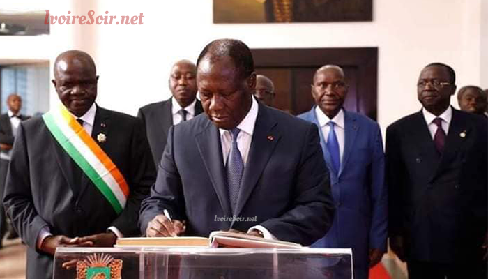 Alassane Ouattara à l'assemblée nationale le 1er avril 2019, entourée d'Amadou Soumahoro, Amadou Gon Coulibaly, Daniel Kablan Duncan et Jeannot Ahoussou-Kouadio