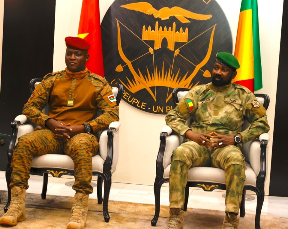 CAN 2023 : le Colonel Assimi GOÏTA a remis le drapeau aux Aigles du Mali –  AFRIKINFOS MALI