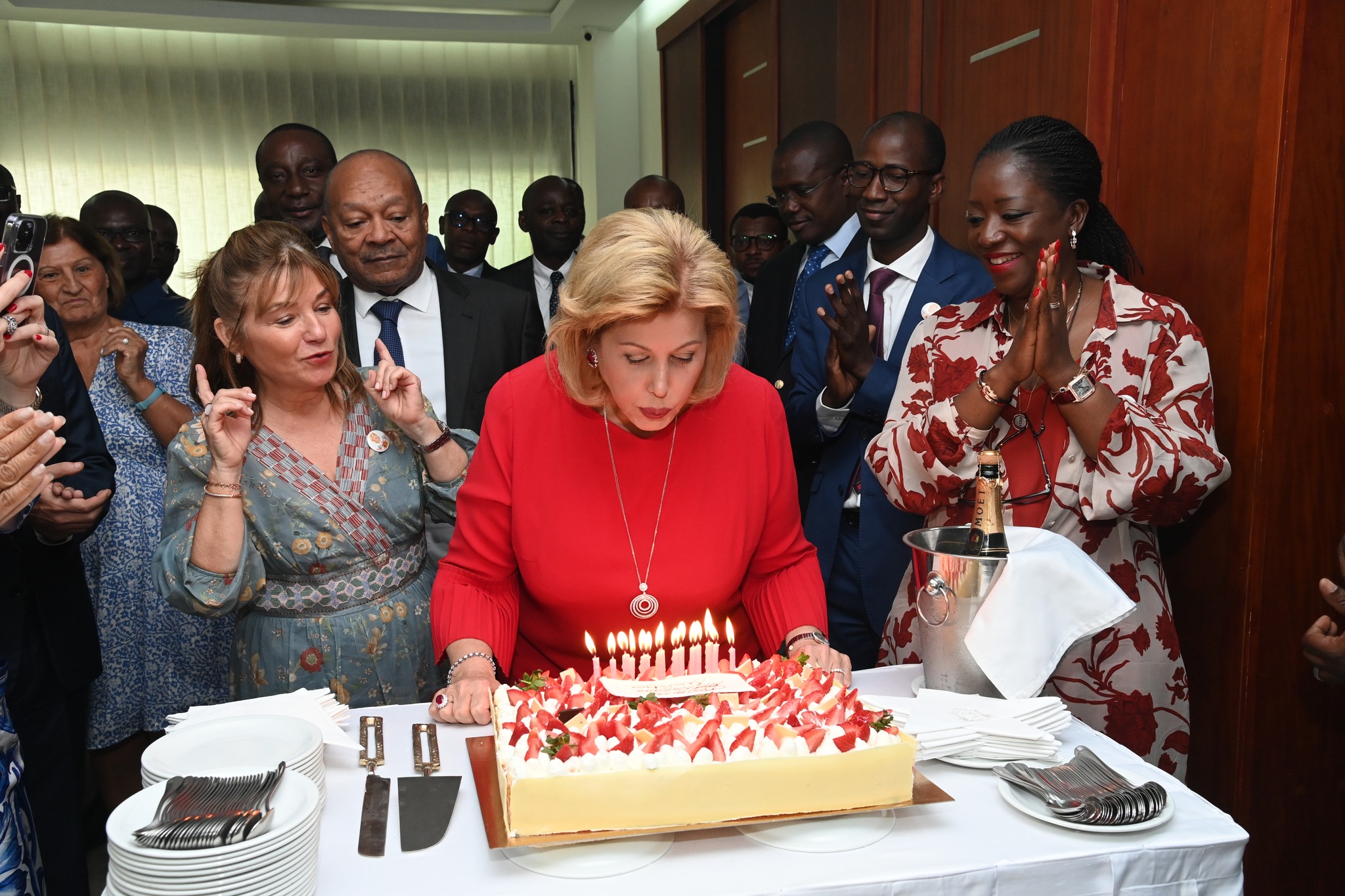 Anniversaire Dominique Ouattara La Première Dame De Côte D’ivoire Souffle Une Nouvelle Bougie