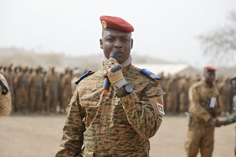 Burkina : le capitaine Ibrahim Traoré ne va pas négocier avec les terroristes, « il n’y a pas un centimètre de notre territoire que nous allons céder »