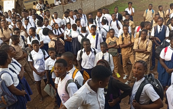 Cours suspendus au Lycée moderne d’Alépé: les élèves réclament le remboursement des frais d’apprentissage à l’informatique