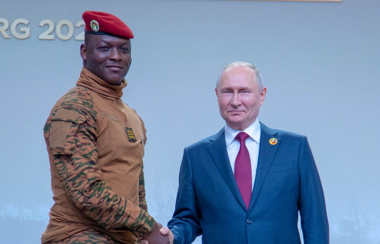 Le Capitaine Ibrahim Traoré et Vladimir Poutine : Pour un ...