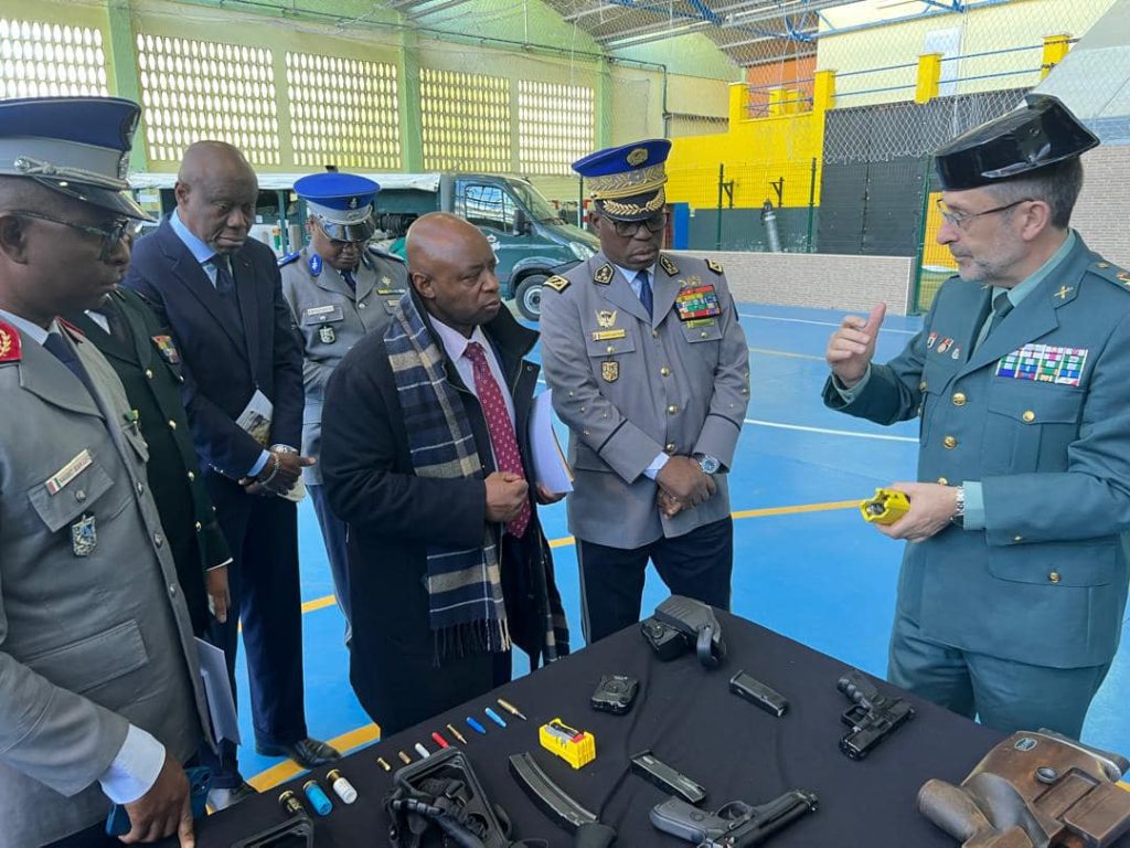 Visite de travail en Espagne du Général de Corps d'Armée Alexandre Apalo TOURE
