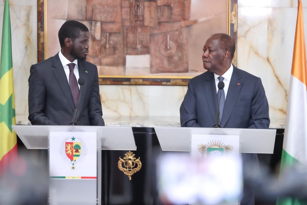 Bassirou Diomaye Faye et le président Ouattara lors de sa visite à Abidjan le 7 mai 2024