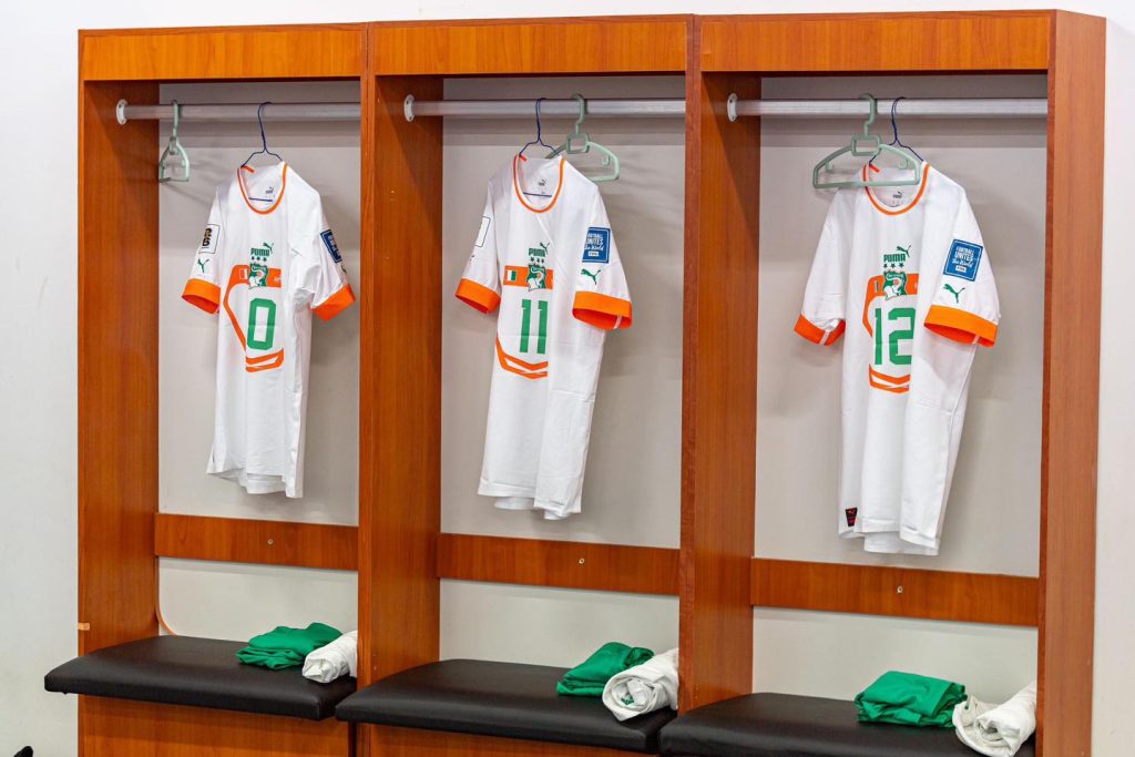Vestiaire des Éléphants de Côte d'Ivoire avant le match contre le Kenya le 11 juin 2024