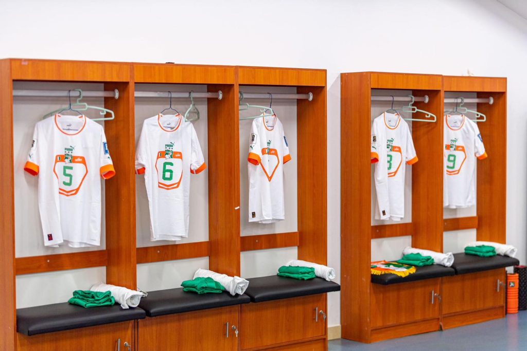Vestiaire des Éléphants de Côte d'Ivoire avant le match contre le Kenya le 11 juin 2024